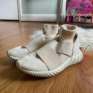 Adidas pull on sneaker - barely worn 💖🎀